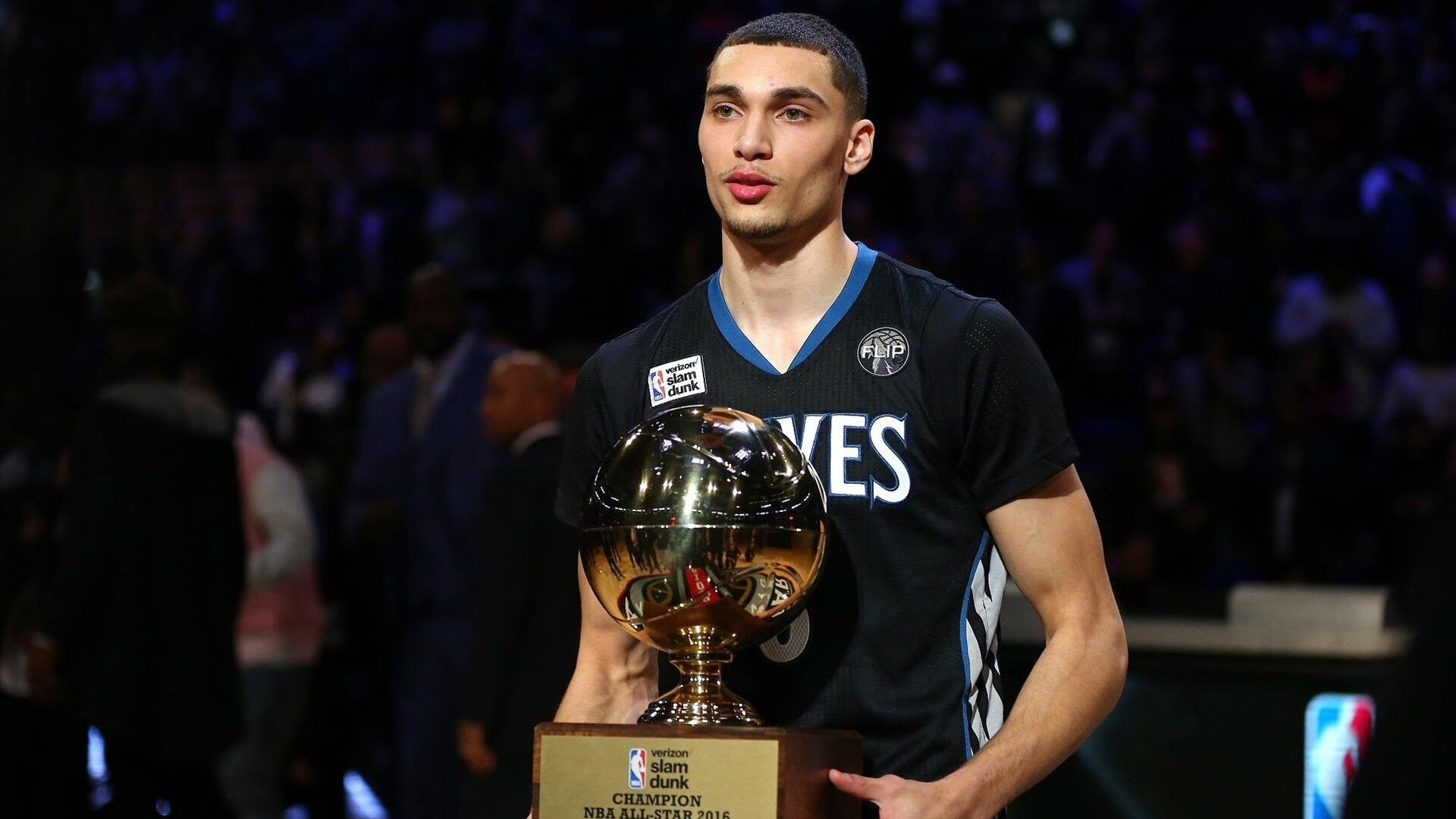 关键封盖:李磊最后封堵对手的必杀球!