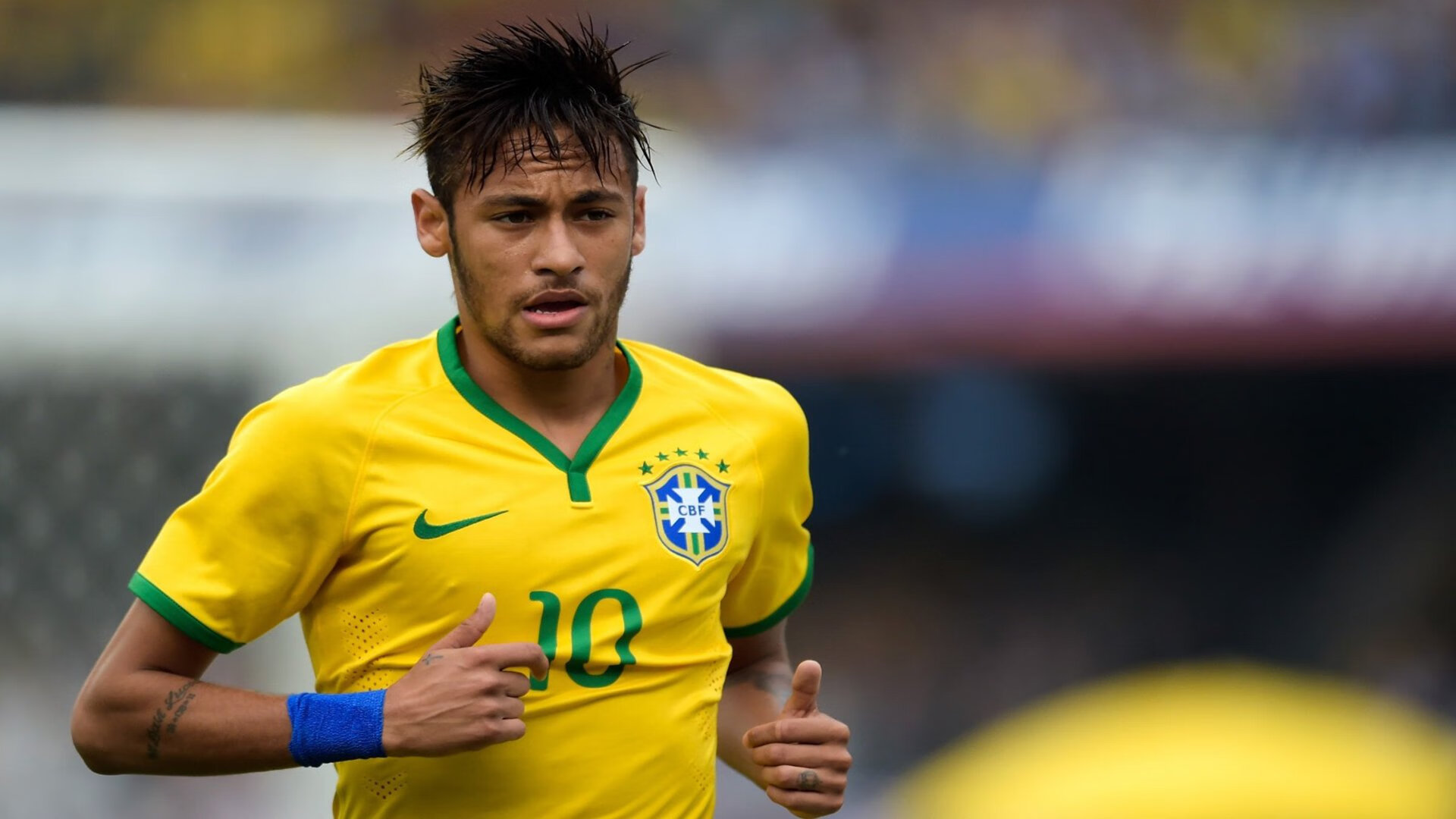 电竞赛事现场气氛火爆，粉丝尖叫不断，电竞赛事现场气氛火爆,粉丝尖叫不断